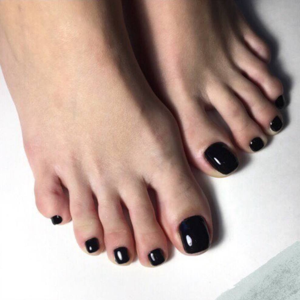 Healthy pedicure near me in Tampa Florida with clean black polish at Nail Boss Studio